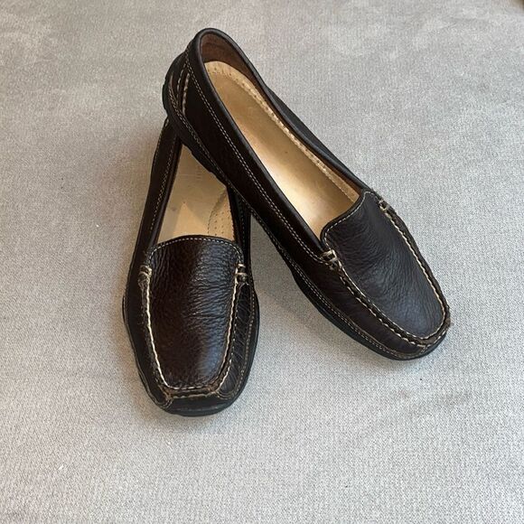 Vintage LL Bean dark brown leather square toe loafers. - Picture 2 of 4